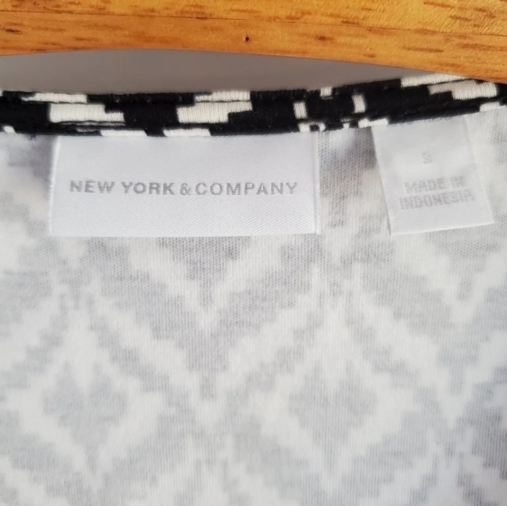 New York & Company Sleeveless Black White Geometic V-Neck Fit Flare Small Dress - Picture 7 of 12